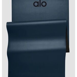ALO Yoga Warrior Mat in Navy